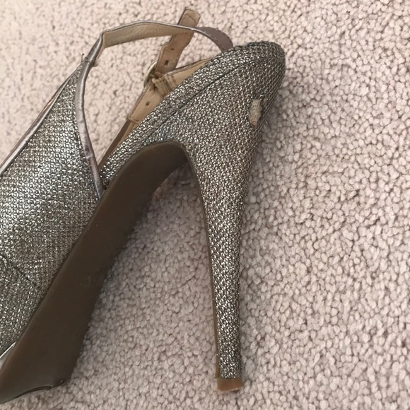 Guess gold platform heels - Picture 4 of 4